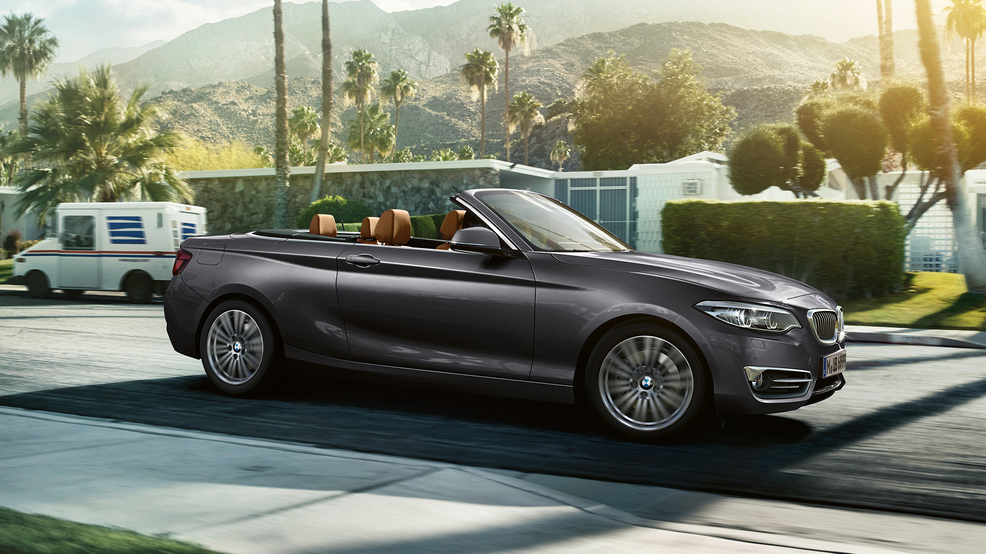 BMW Серия 2 Кабриолет, снимка в движение отстрани BMW Серия 2 Кабриолет, снимка в движение отстрани
