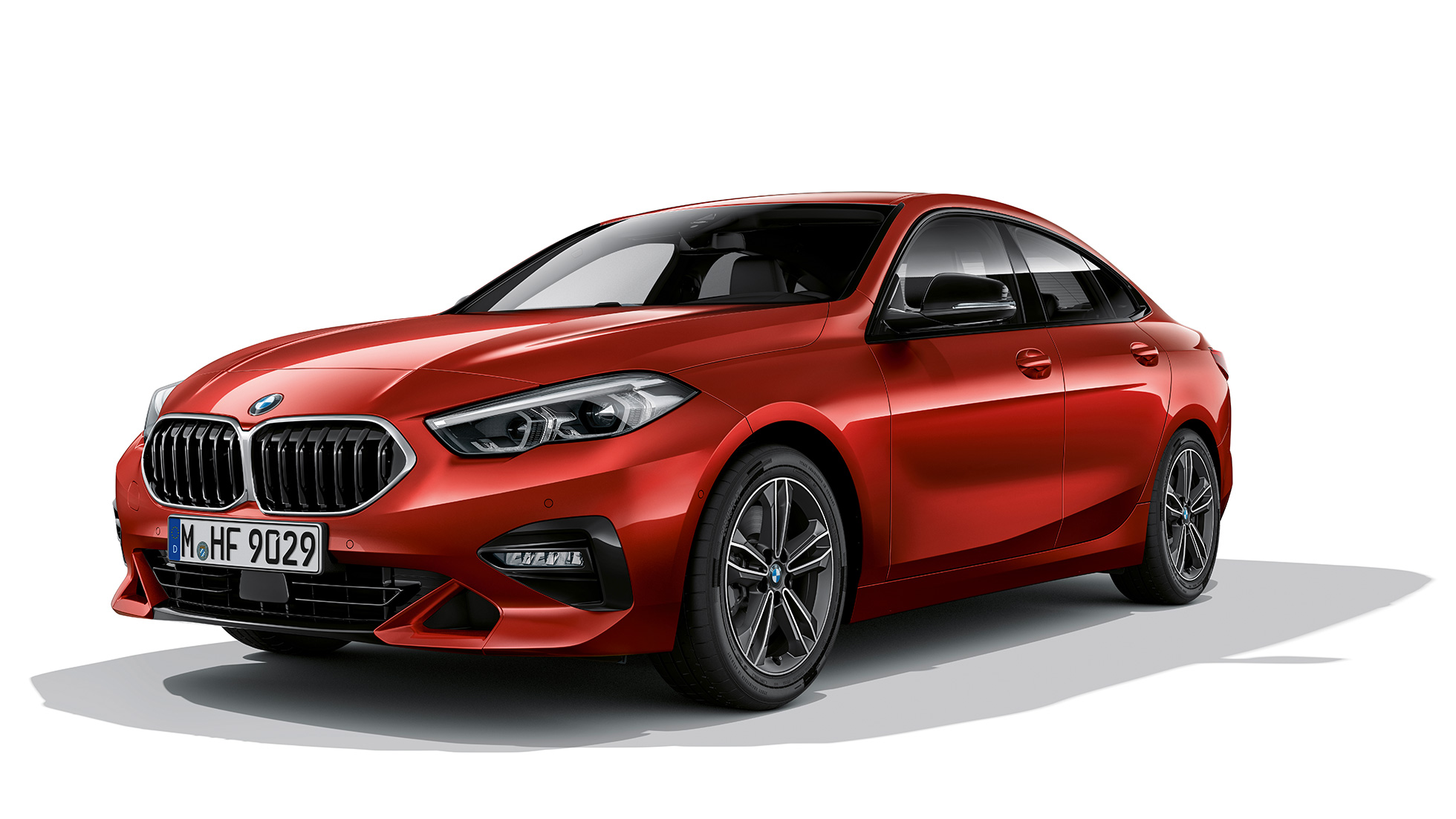 BMW бъбрековидна радиаторна решетка BMW Серия 2 Гран Купе Модел Sport Line BMW бъбрековидна радиаторна решетка с хромирана рамка BMW Серия 2 Гран Купе Модел Sport Line Melbourne Red F44, три четвърти изглед отстрани