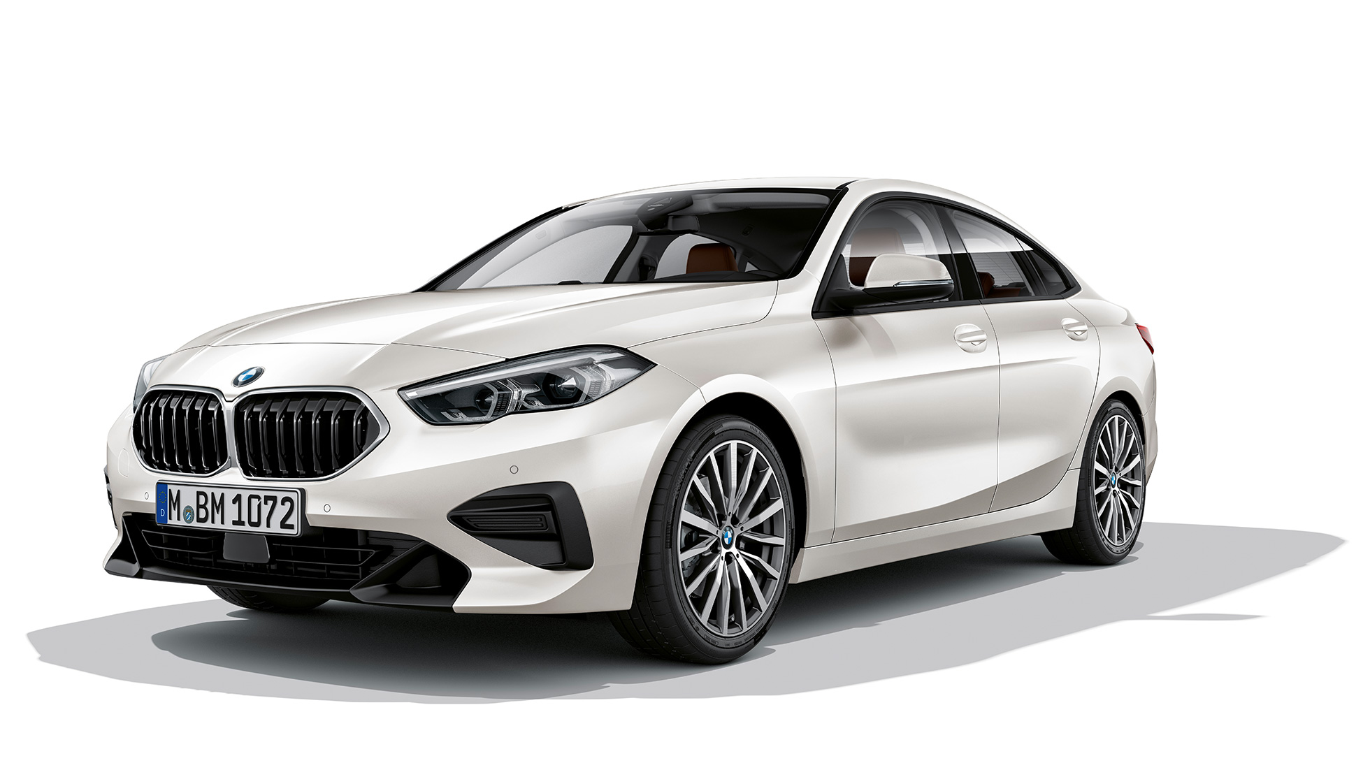 BMW бъбрековидна радиаторна решетка BMW Серия 2 Гран Купе Модел Advantage BMW бъбрековидна радиаторна решетка BMW Серия 2 Гран Купе Модел Advantage Mineral White F44, три четвърти изглед отпред