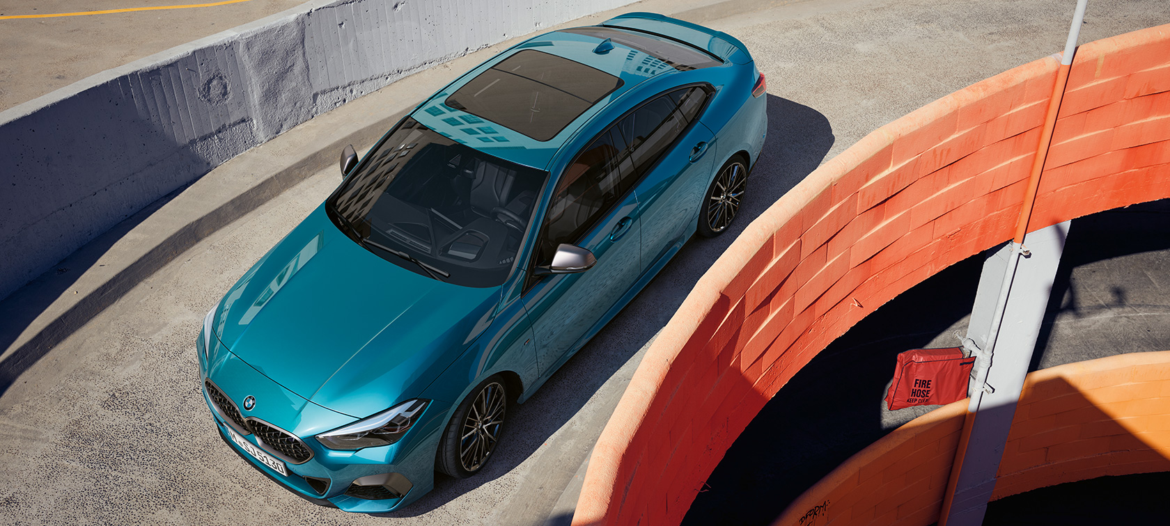 BMW Серия 2 Гран Купе с панорамен стъклен покрив BMW Серия 2 Гран Купе с панорамен стъклен покрив Snapper Rocks Blue metallic F44 от перспектива птичи поглед