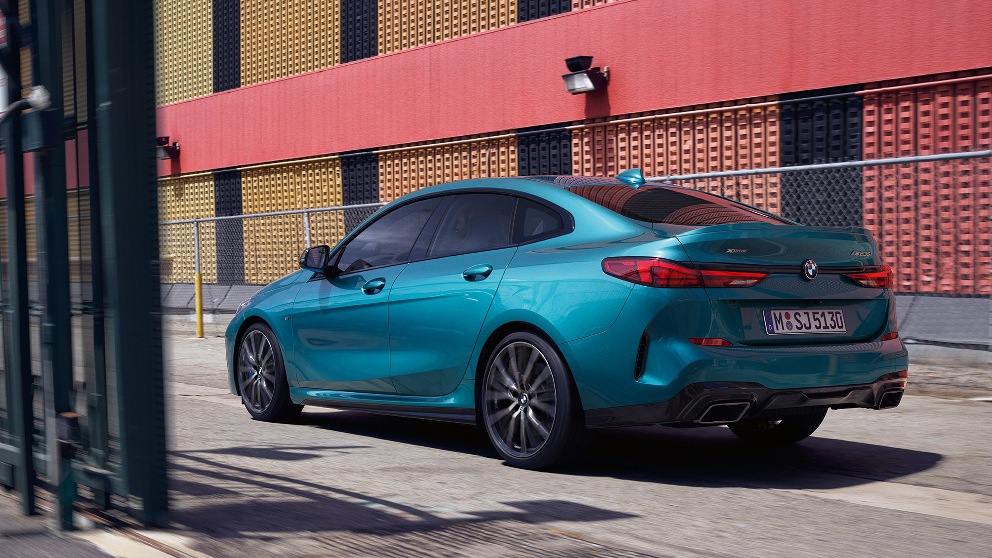 Видео BMW Серия 2 Гран Купе Видео BMW Серия 2 Гран Купе Snapper Rocks Blue metallic екстериор
