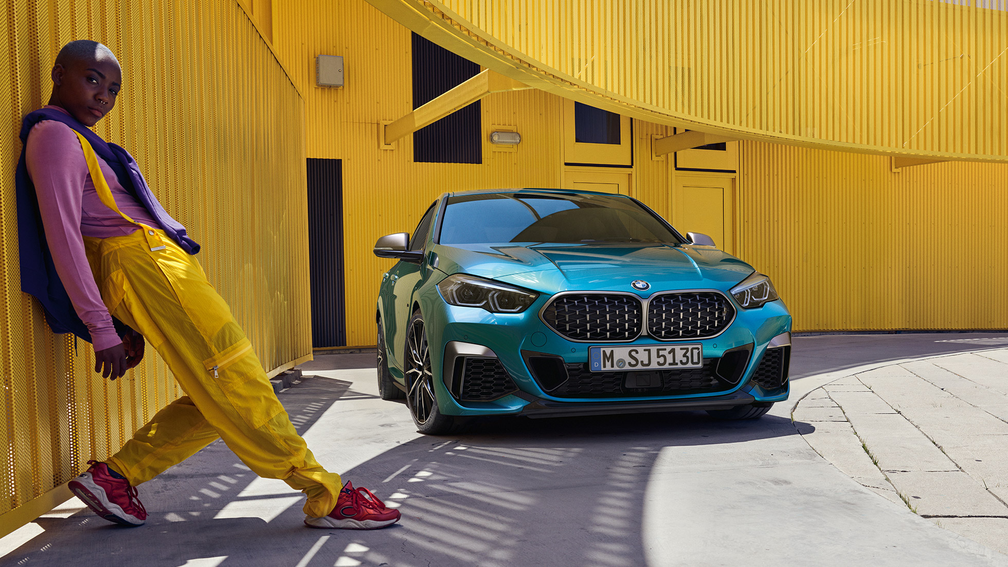 Предна част BMW Серия 2 Гран Купе BMW Серия 2 Гран Купе с двойна бъбрековидна радиаторна решетка с Mesh дизайн Snapper Rocks Blau metallic F44, три четвърти изглед отпред