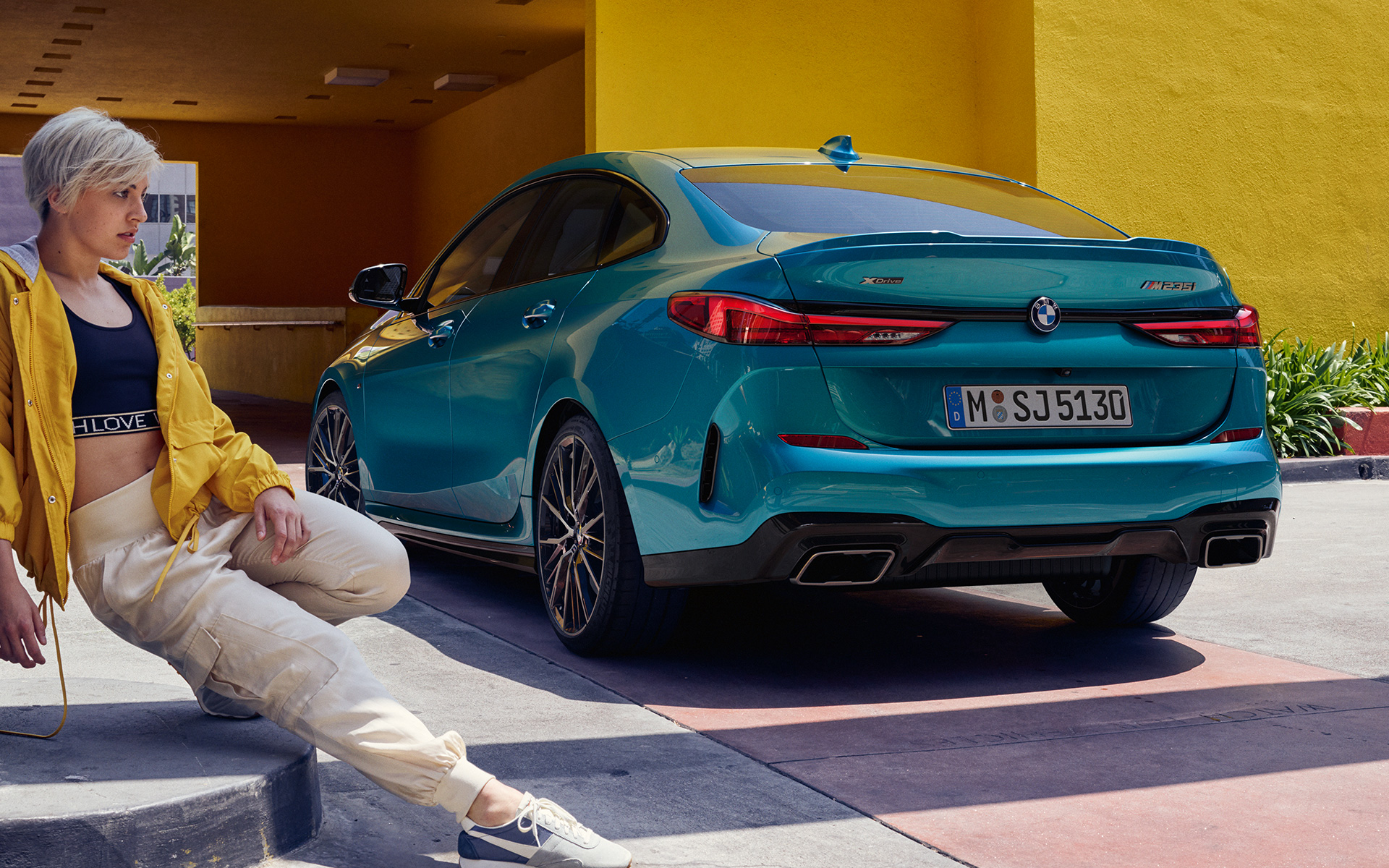 Атлетична задна част BMW Серия 2 Гран Купе F44 Snapper Rocks Blue metallic три четвърти изглед отстрани