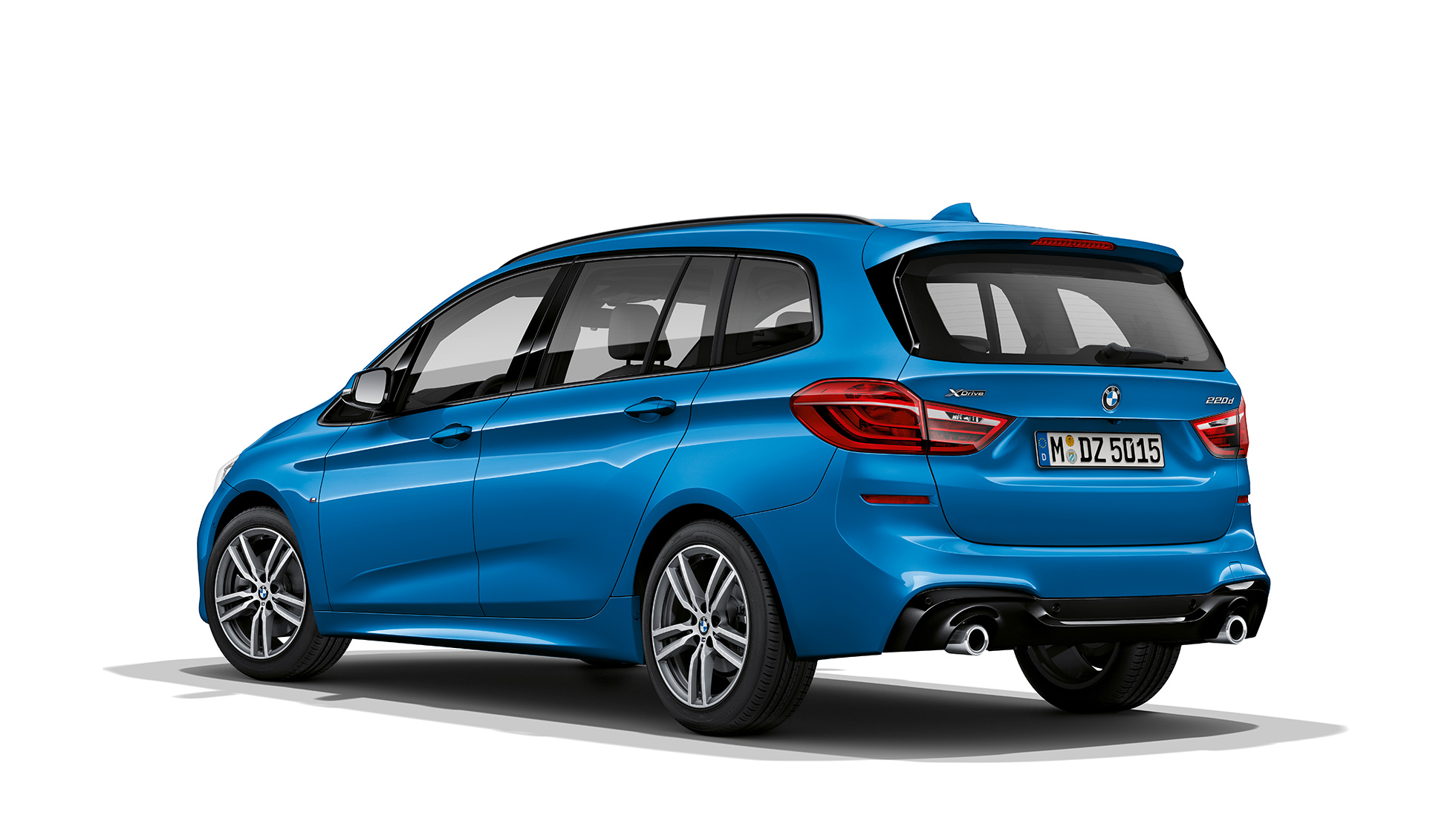 Три четвърти изглед отзад BMW Серия 2 Гран Турър Модел M Sport BMW Серия 2 Гран Турър 220d xDrive Модел M Sport F46 Estoril Blue metallic три четвърти изглед отзад