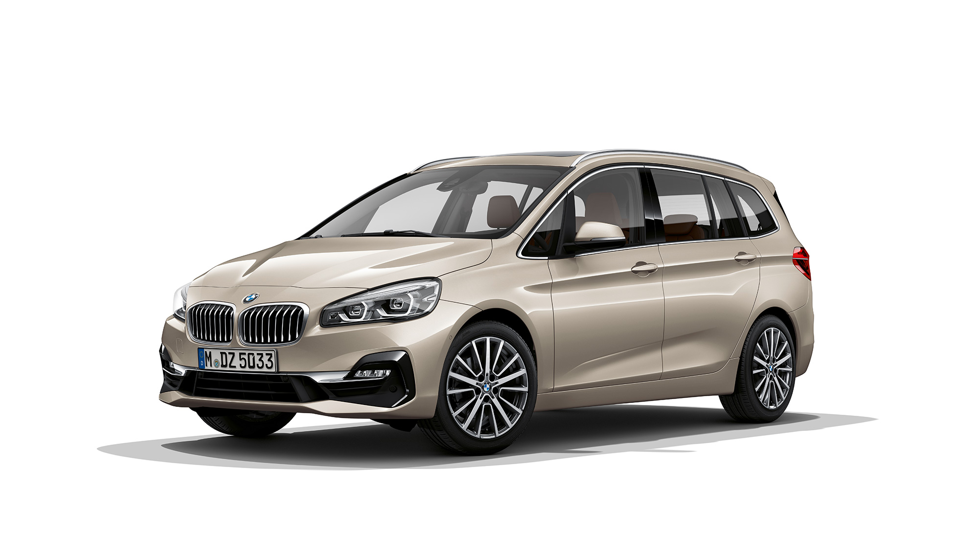 Три четвърти изглед отпред BMW Серия 2 Гран Турър Модел Luxury Line BMW Серия 2 Гран Турър 218d xDrive Модел Luxury Line F46 фейслифт 2018 Jucaro Beige metallic три четвърти изглед отпред