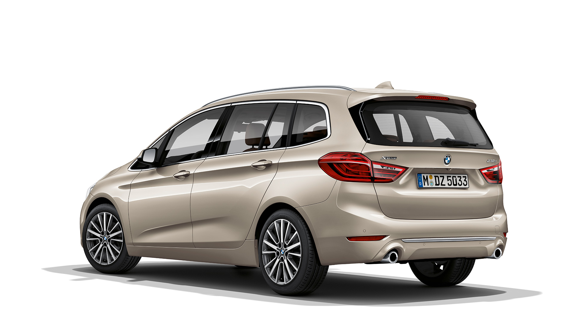 Три четвърти изглед отзад BMW Серия 2 Гран Турър Модел Luxury Line BMW Серия 2 Гран Турър 218d xDrive Модел Luxury Line F46 фейслифт 2018 Jucaro Beige metallic три четвърти изглед отзад