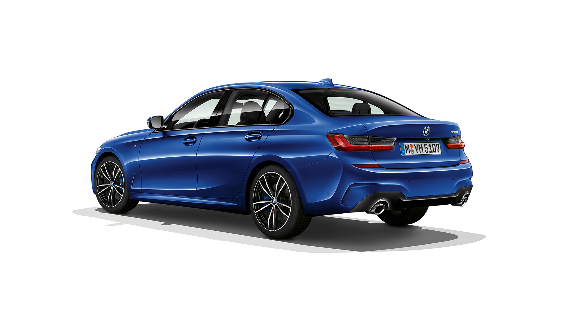 BMW Серия 3 Седан, Модел M Sport, отзад. Три четвърти снимка отзад на BMW Серия 3 Седан с оборудване Модел M Sport.