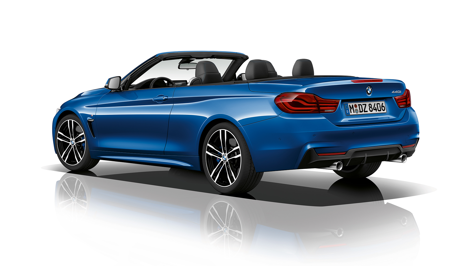 BMW Серия 4 Кабриолет, Модел M Sport, три четвърти снимка отзад BMW Серия 4 Кабриолет, Модел M Sport, три четвърти снимка отзад