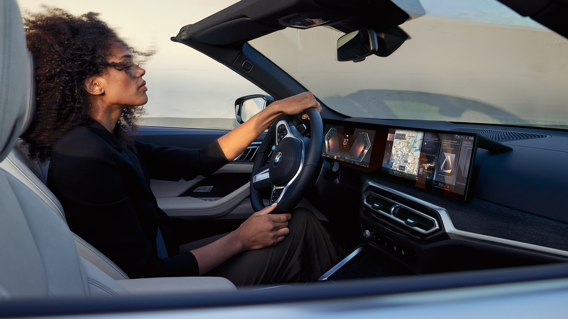 Кокпит BMW Серия 4 Кабриолет G23 BMW Серия 4 Кабриолет G23 2020 интериор с волан, арматурно табло и контролен дисплей