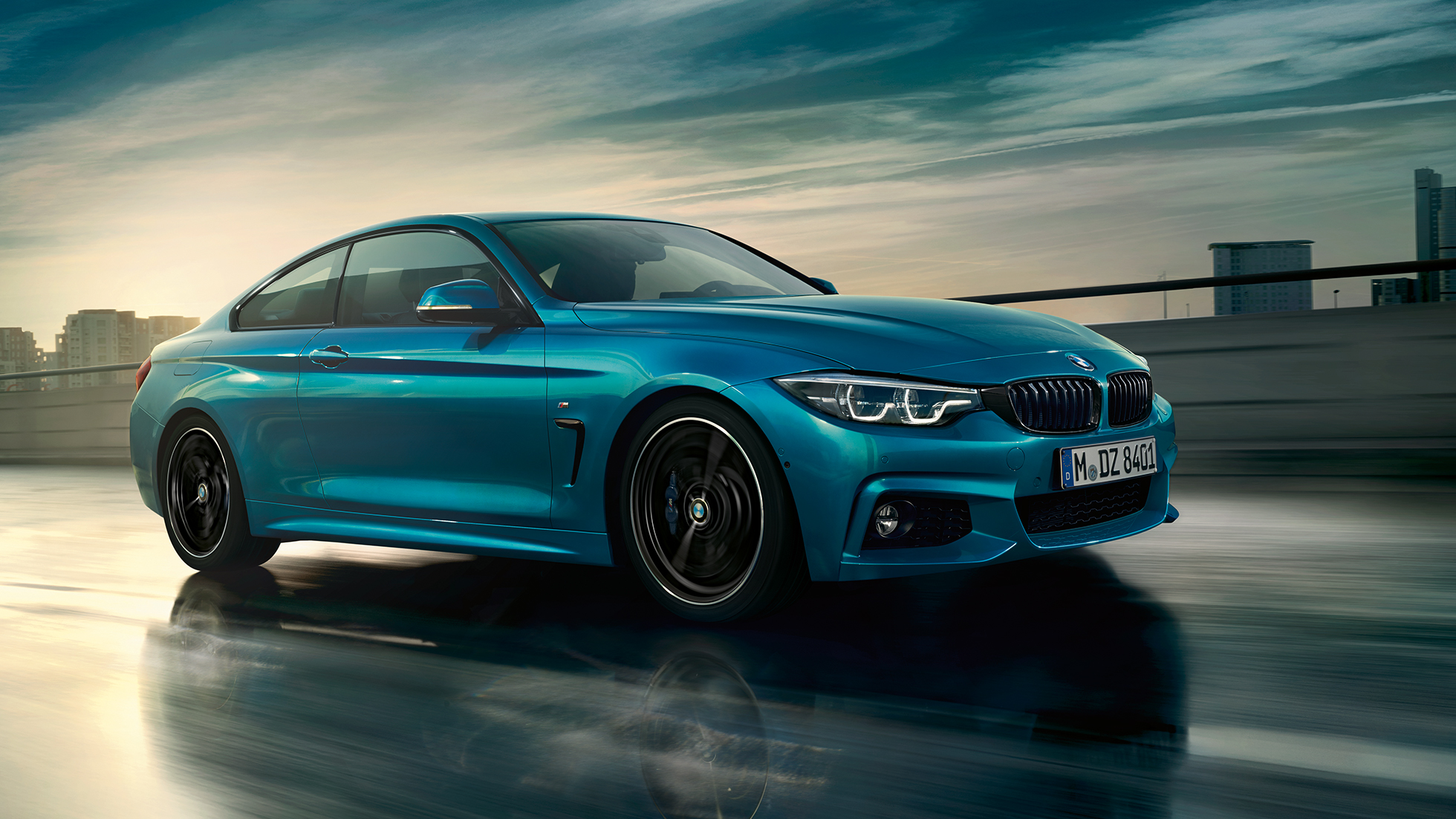 BMW Серия 4 Купе, снимка отстрани BMW Серия 4 Купе, снимка отстрани