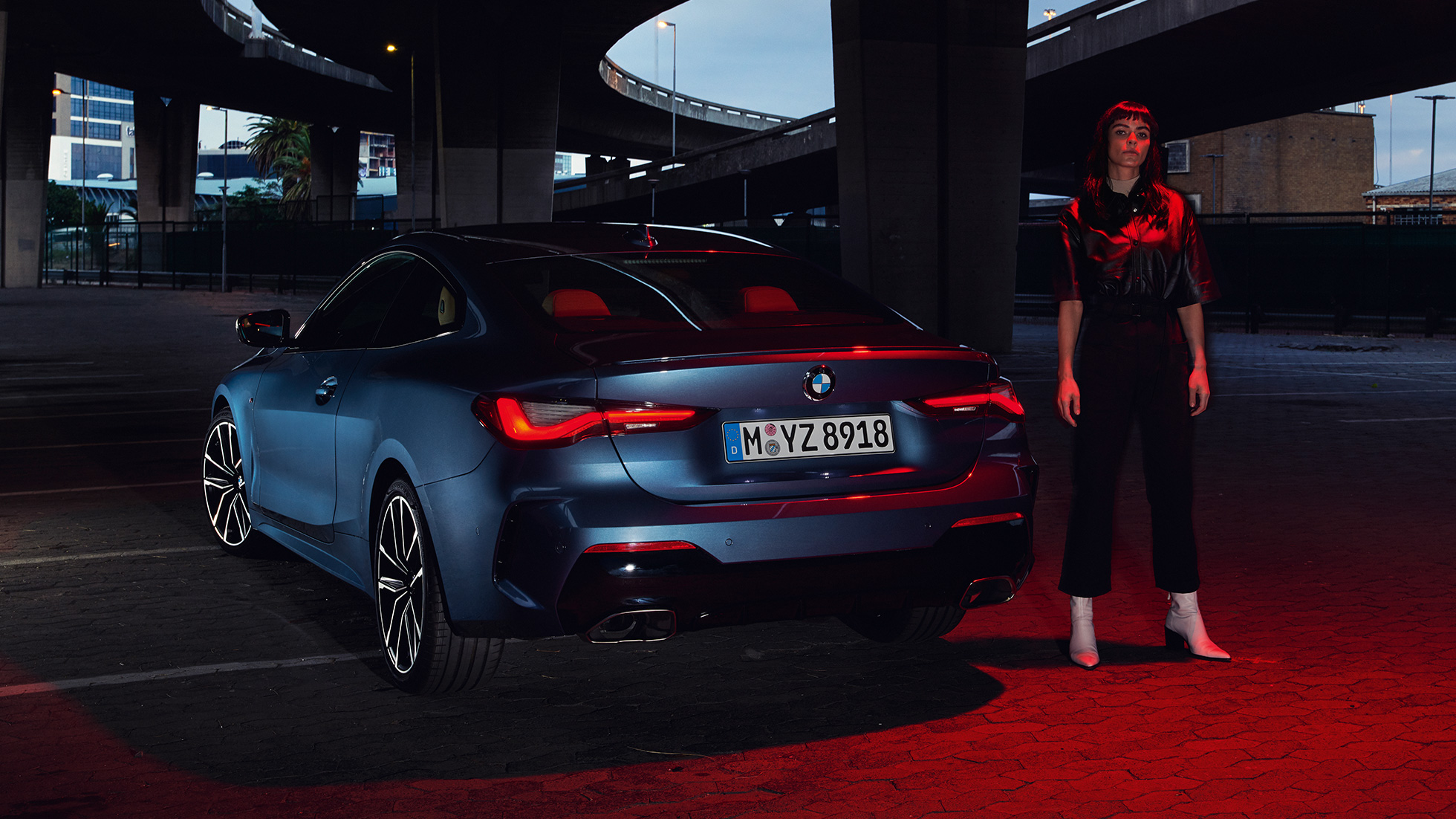 Изглед отзад задни светлини BMW Серия 4 Купе G22 BMW Серия 4 Купе G22 2020 Arctic Race Blue metallic изглед отзад задни светлини