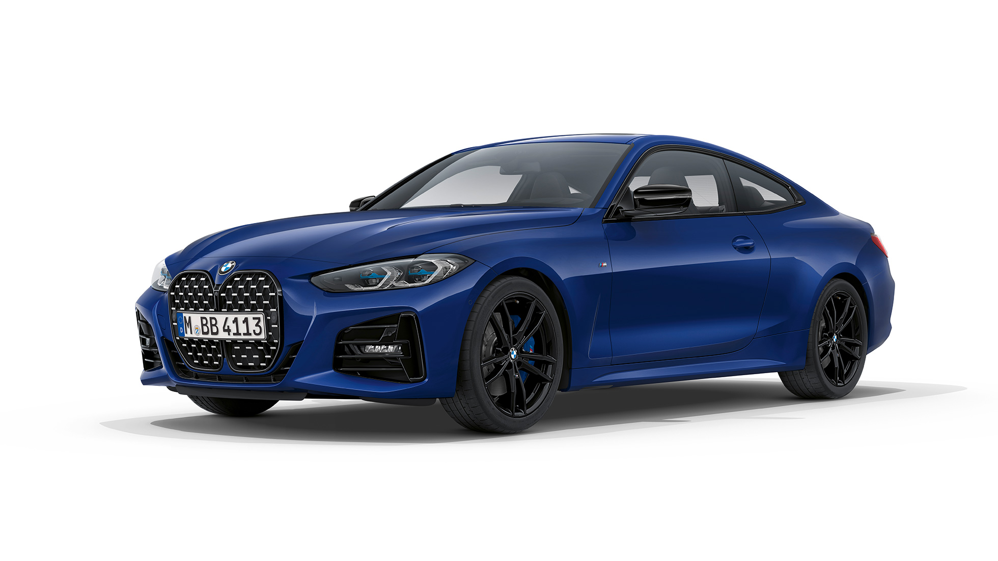BMW Серия 4 Купе М Спортен пакет G22 2020 BMW Серия 4 Купе G22 2020 М Спортен пакет Arctic Race Blue metallic три четвърти изглед отпред
