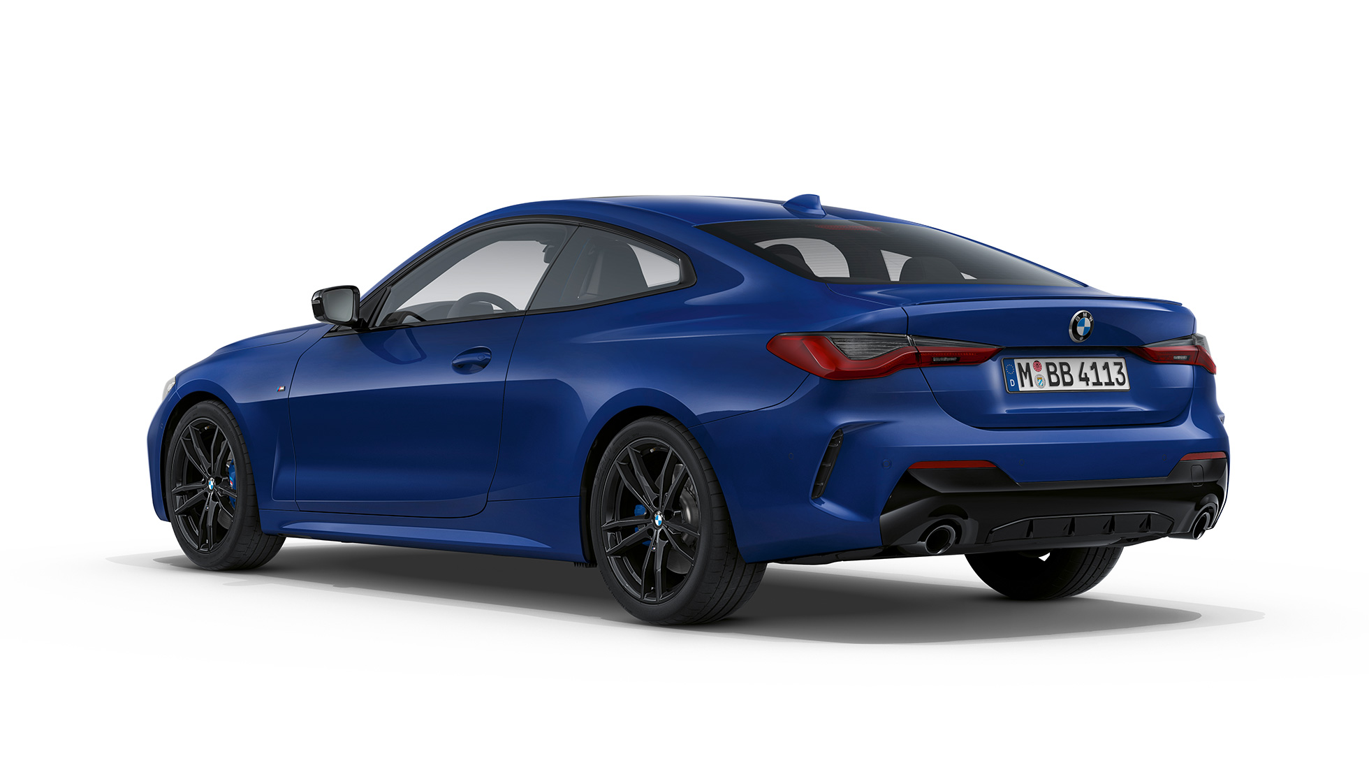 Задна част BMW Серия 4 Купе М Спортен пакет G22 2020 BMW Серия 4 Купе G22 2020 М Спортен пакет Arctic Race Blue metallic три четвърти изглед отзад