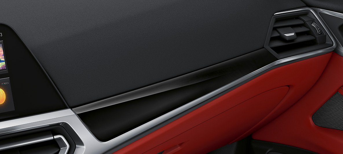 Интериорни лайстни Piano finish Black BMW Серия 4 Купе Individual G22 2020 интериор Интериорни лайстни BMW Individual интериорни лайстни Piano finish Black с акцентираща лайстна Pearl Chrome BMW Серия 4 Купе Individual G22 2020 интериор