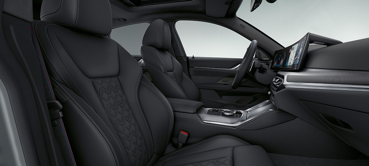 Кожено оборудване BMW Individual 'Merino’ Black BMW Серия 4 Гран Купе G26 2021 интериор Разширено кожено оборудване BMW Individual 'Merino’ Black BMW Серия 4 Гран Купе G26 2021 интериор кокпит