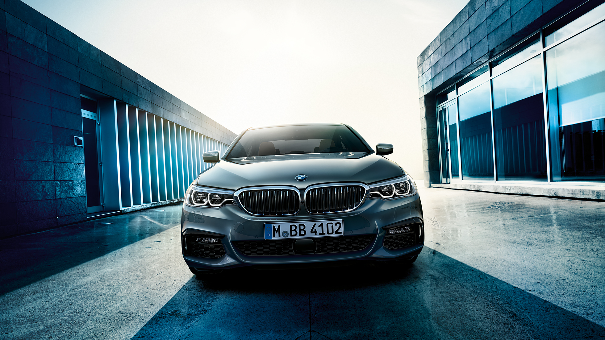 Екстериор BMW Серия 5 Седан Екстериор BMW Серия 5 Седан акценти 540i Седан G30 Bluestone metallic изглед отпред
