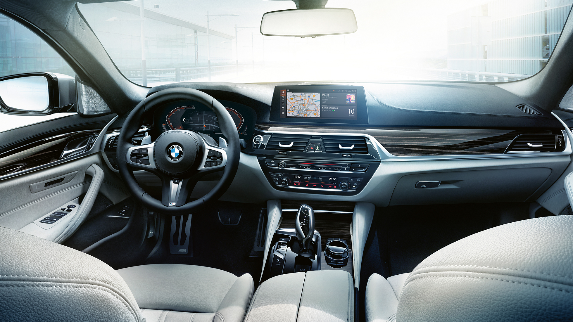Волан BMW Серия 5 Седан Интериор волан BMW Серия 5 Седан акценти 540i Седан G30 Bluestone metallic интериор