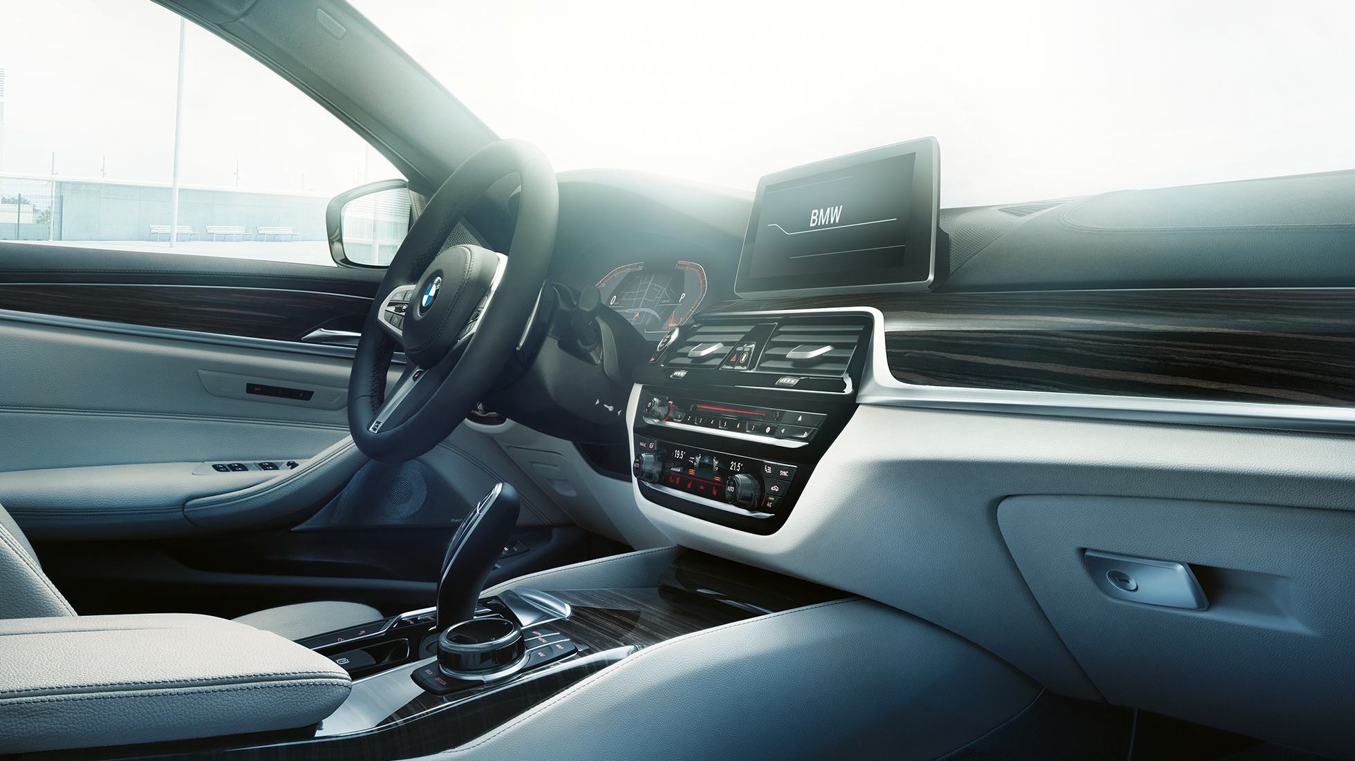 Кокпит BMW Серия 5 Седан Кокпит BMW Серия 5 Седан акценти 540i Седан G30 Bluestone metallic интериор