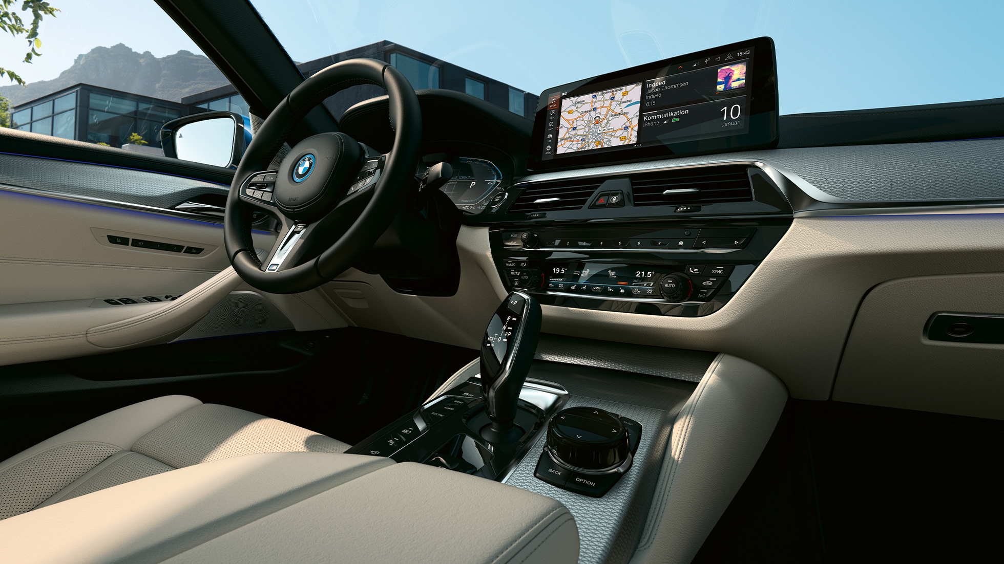Интериор BMW Серия 5 Седан G30 Информационен дисплей и спортен кожен волан BMW Серия 5 Седан G30 фейслифт 2020 Интериор