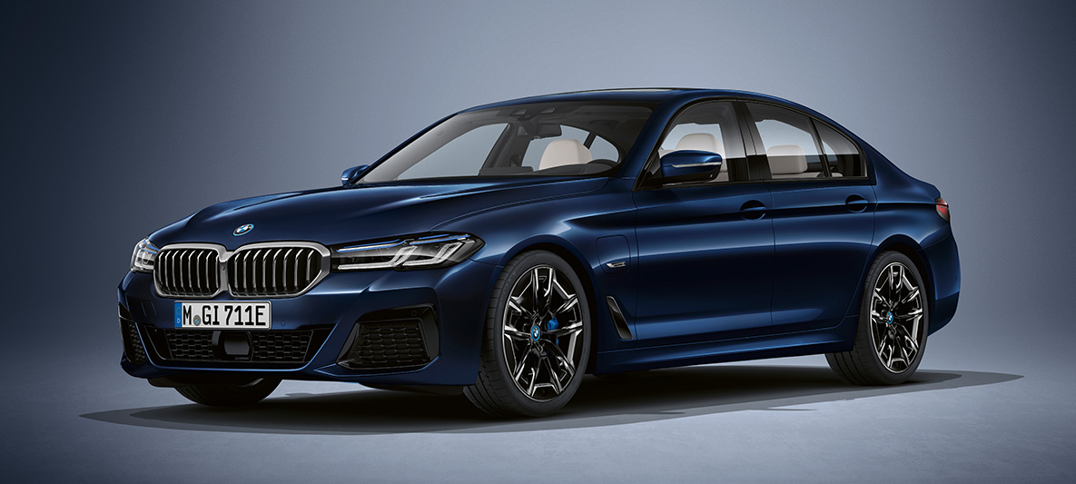 Лаково покритие Individual BMW Серия 5 Седан G30 BMW Серия 5 Седан Individual G30 фейслифт 2020 три четвърти изглед отпред в покой