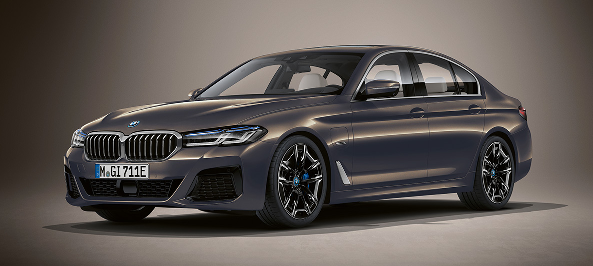 Лаково покритие Individual BMW Серия 5 Седан G30 BMW Серия 5 Седан Individual G30 фейслифт 2020 три четвърти изглед отпред в покой
