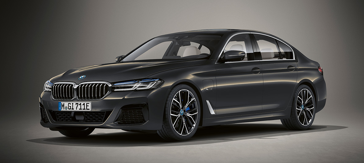 Лаково покритие Individual BMW Серия 5 Седан G30 BMW Серия 5 Седан Individual G30 фейслифт 2020 три четвърти изглед отпред в покой