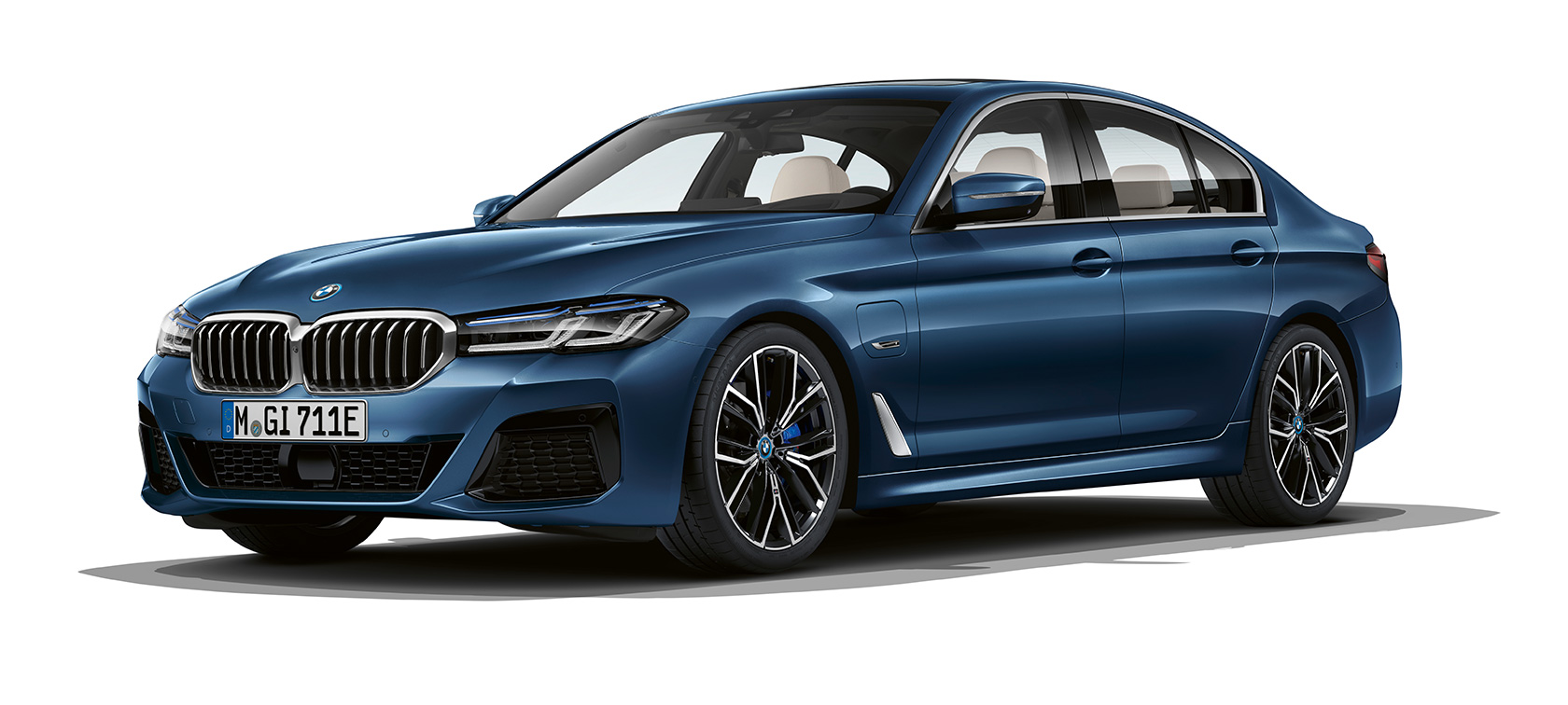 BMW Серия 5 Седан G30 в покой BMW Серия 5 Седан G30 фейслифт 2020 три четвърти изглед отпред в покой