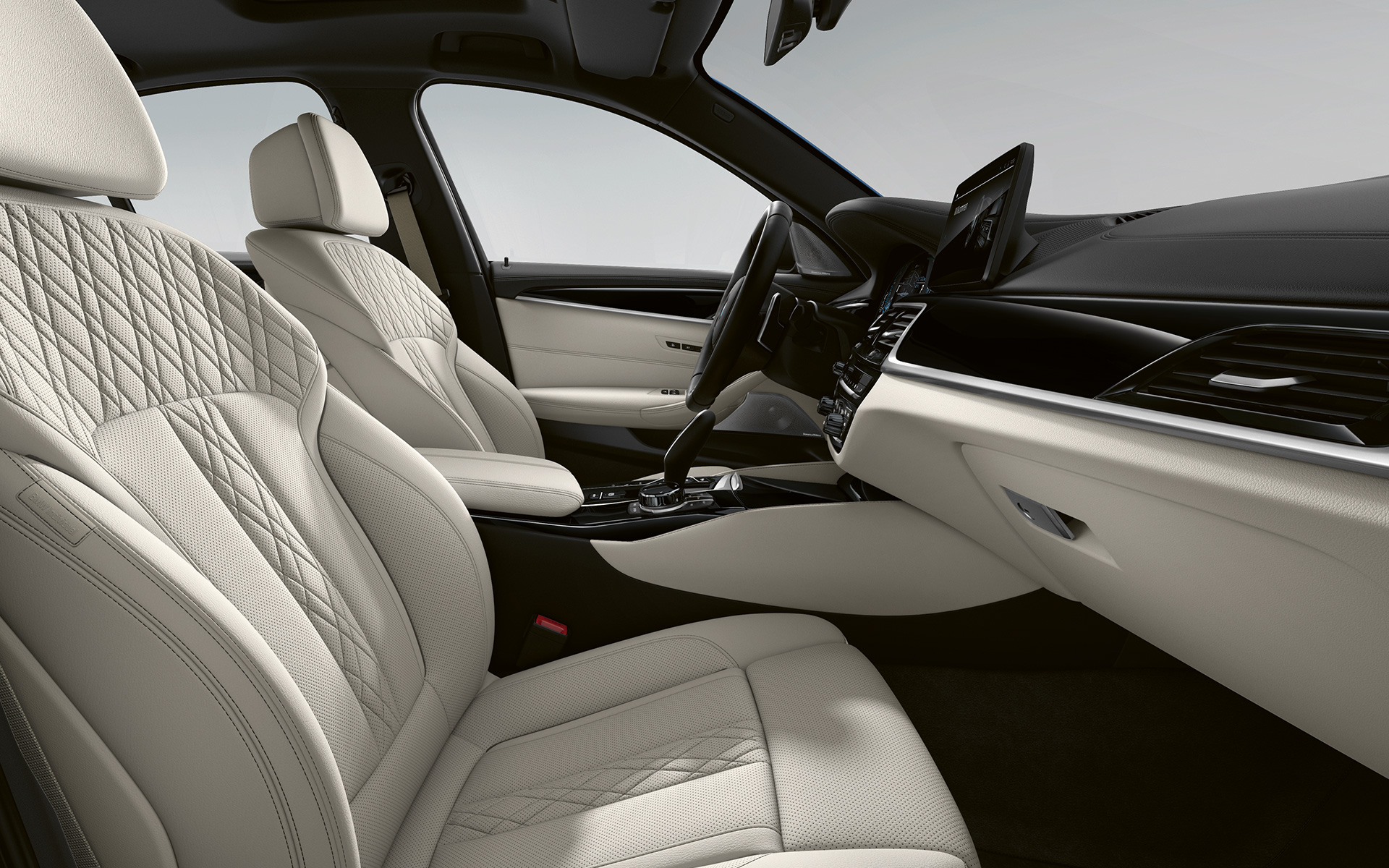 BMW Серия 5 Седан G30 фейслифт 2020 интериор с пълно кожено оборудване BMW Individual 'Merino’ | Smoke White BMW Серия 5 Седан G30 фейслифт 2020 интериор с пълно кожено оборудване BMW Individual 'Merino’ | Smoke White