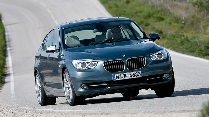 BMW Серия 5 Гран Туризмо (F07) три четвърти изглед отпред в движение BMW Серия 5 Гран Туризмо (F07) три четвърти изглед отпред в движение