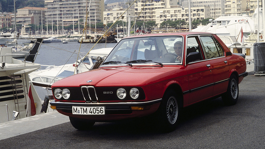 BMW 520 (E12) три четвърти изглед отпред в покой BMW 520 (E12) три четвърти изглед отпред в покой