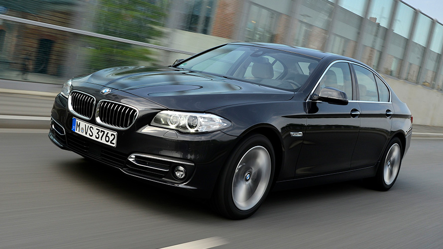 BMW 518d Седан (F10 LCI) три четвърти изглед отстрани в движение BMW 518d Седан (F10 LCI) три четвърти изглед отстрани в движение