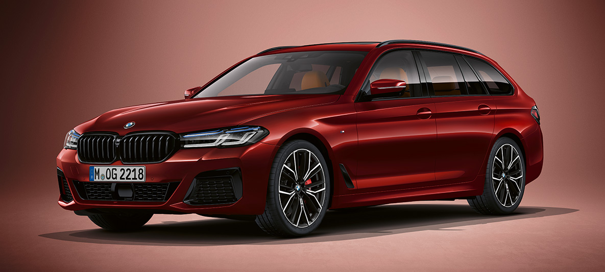 Individual лаково покритие BMW Серия 5 Туринг G31 BMW Серия 5 Туринг Individual G31 фейслифт 2020 три четвърти изглед отпред в покой