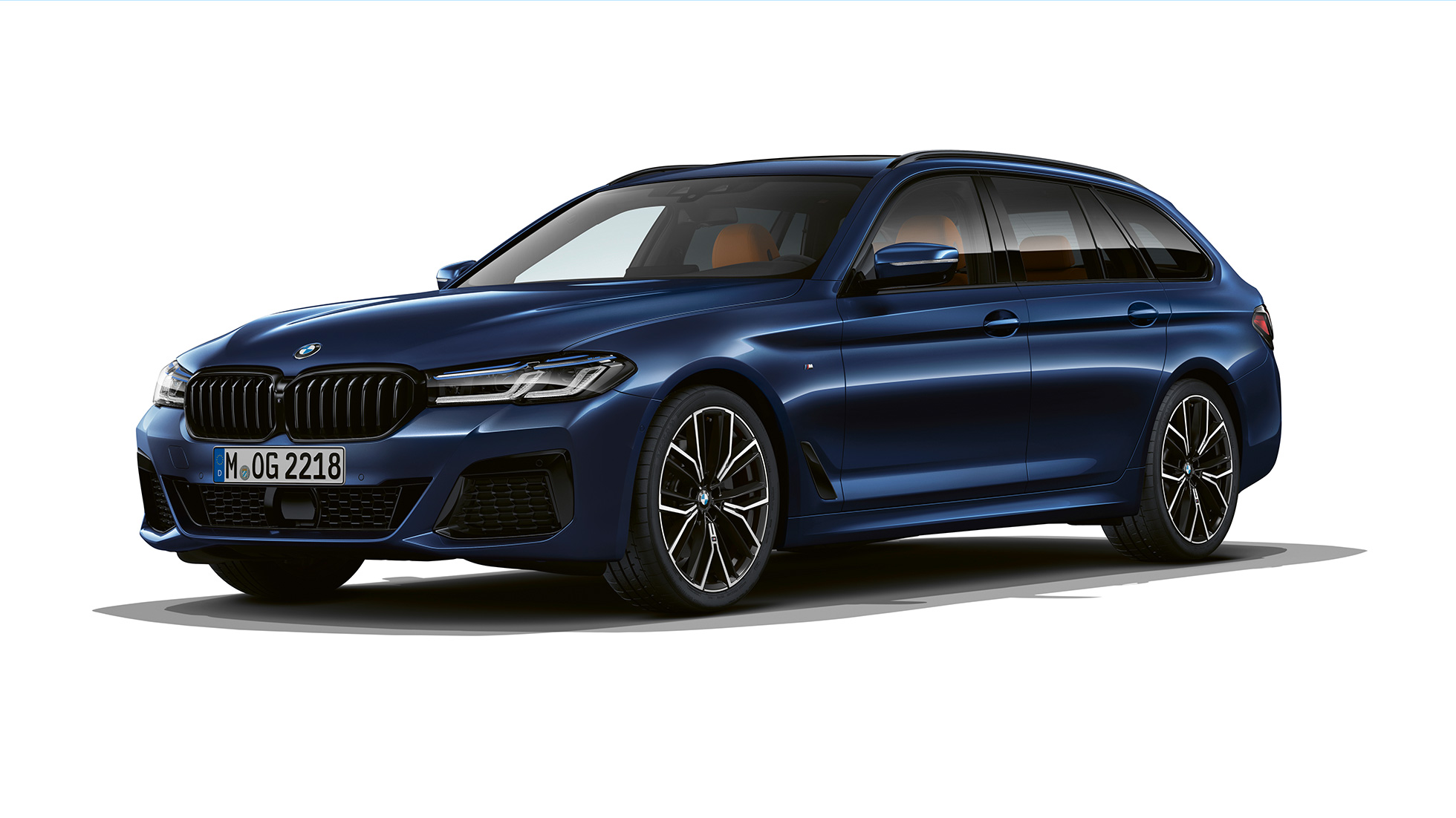 BMW Серия 5 Туринг M Спортен Пакет отпред BMW Серия 5 Туринг 530e G31 2020 М Спортен пакет Tanzanite Blue II Metallic три четвърти изглед отпред