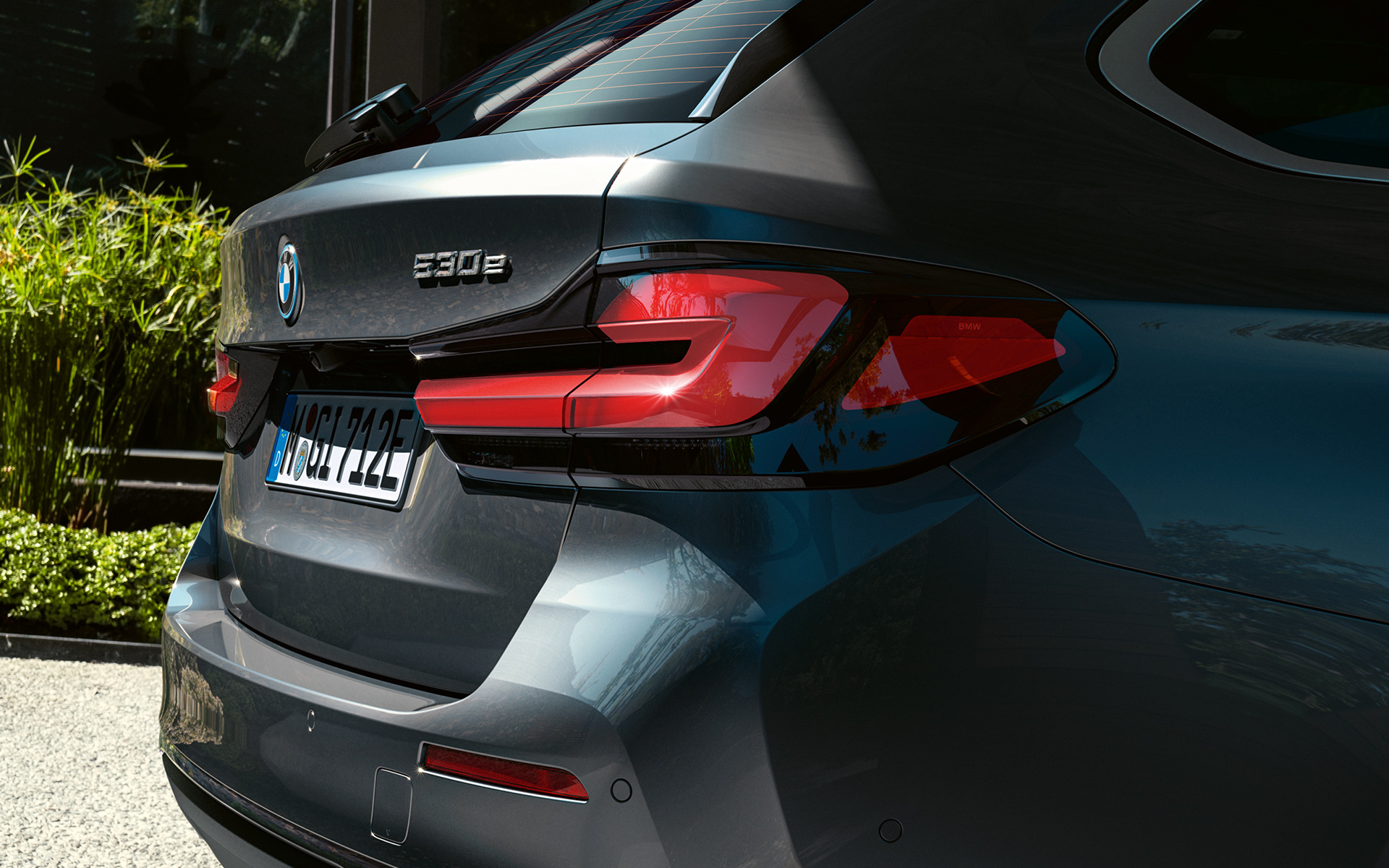 Триизмерни задни светлини BMW Серия 5 Туринг G31 LCI Триизмерни задни светлини BMW Серия 5 Туринг G31 фейслифт 2020 Sophisto Grey снимка отблизо отзад