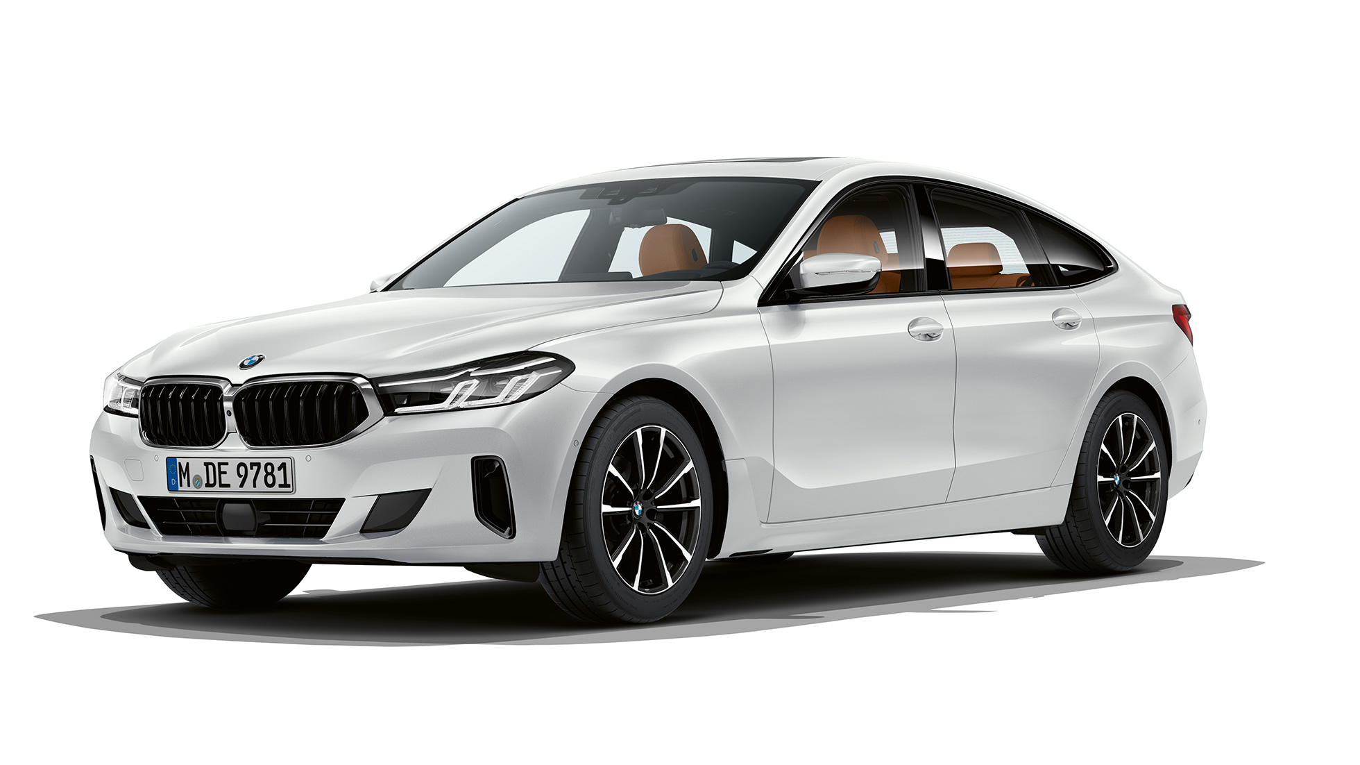 BMW Серия 6 Гран Туризмо базово оборудване G32 2020 BMW Серия 6 Гран Туризмо G32 620d 2020 базово оборудване Mineral White metallic три четвърти изглед отпред