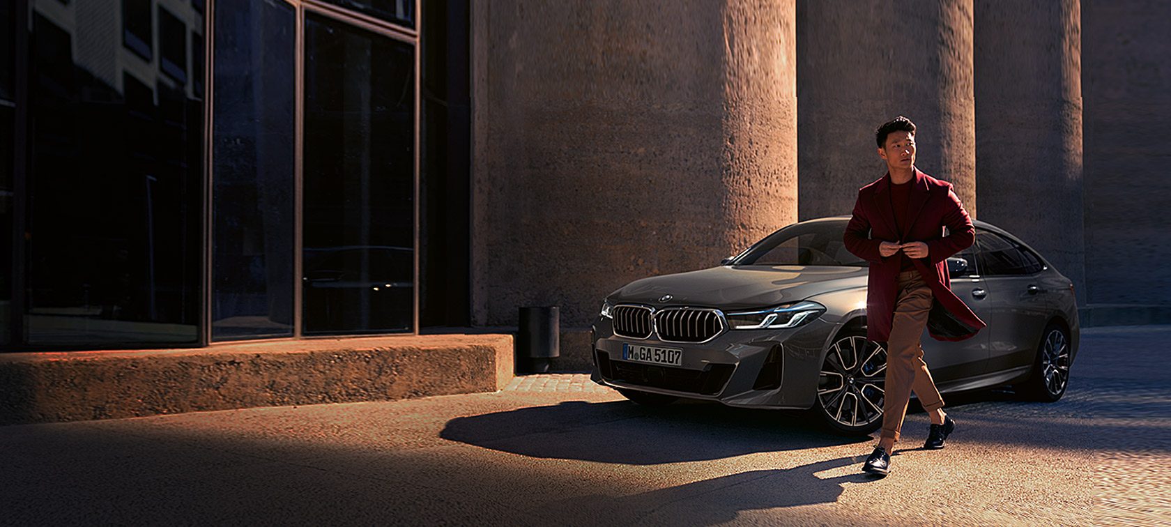 BMW Серия 6 Гран Туризмо 640i xDrive G32 2020 Bernina Grey мъж пред BMW три четвърти изглед отпред в покой