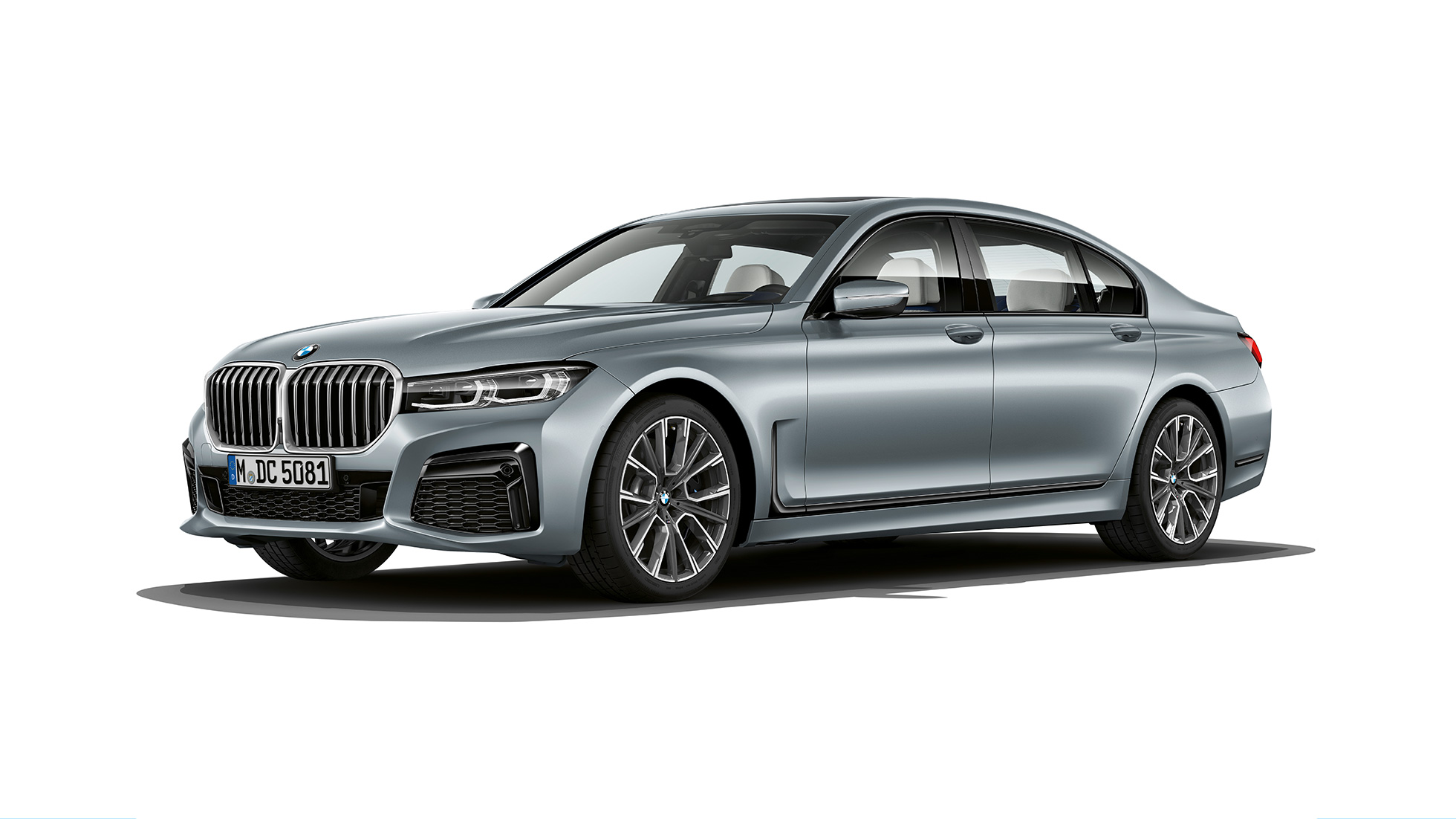 BMW Серия 7 с М Спортен пакет, три четвърти изглед отпред Сиво BMW Серия 7 с М Спортен пакет, три четвърти изглед отпред