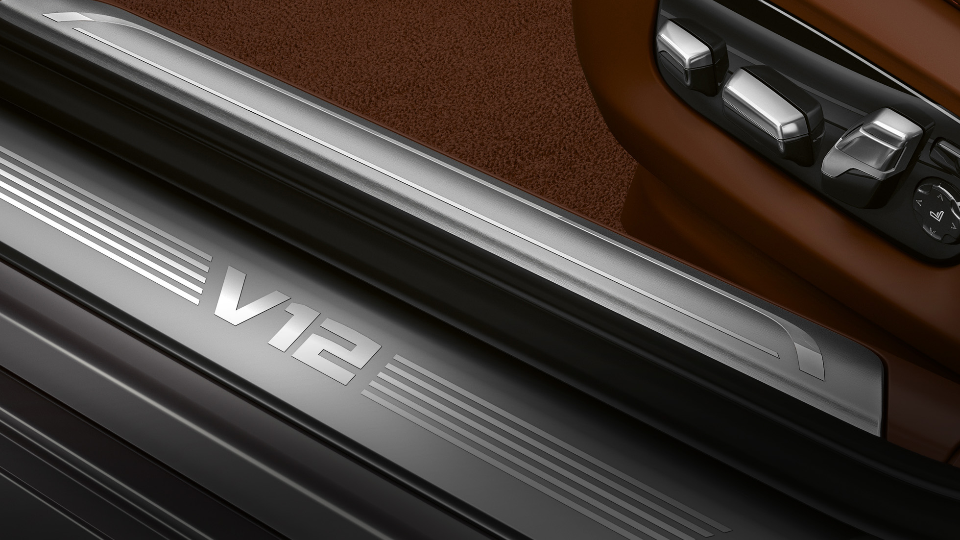 BMW V12 двигател BMW M760Li xDrive: снимка отблизо на V12 двигателя