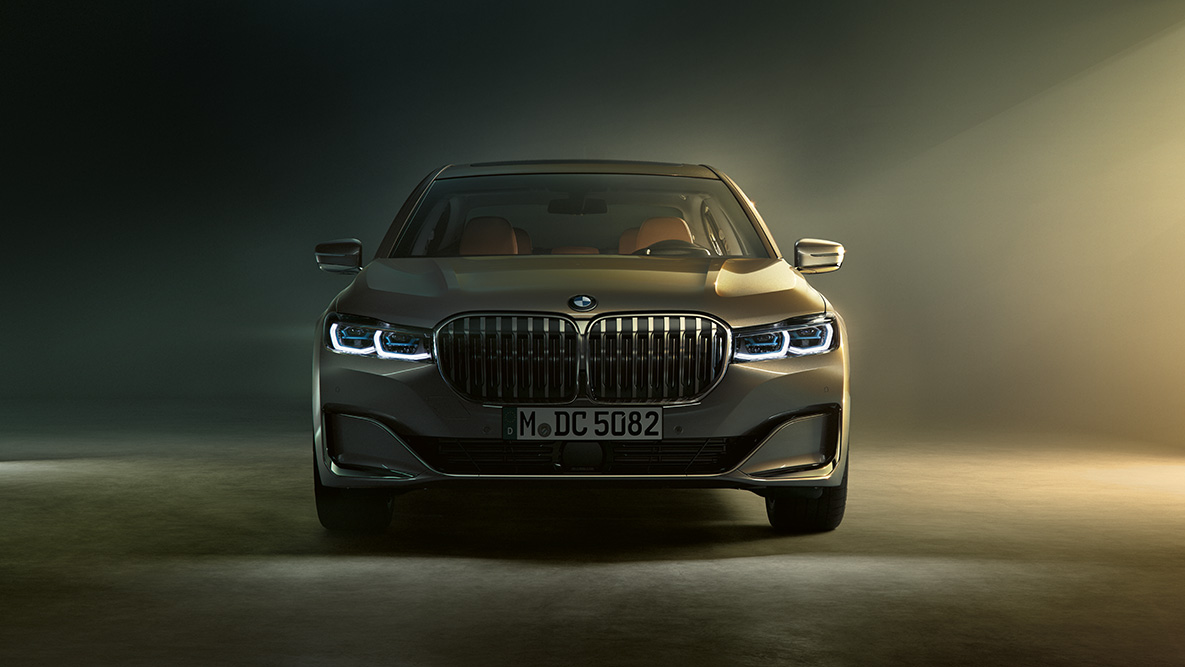 BMW Серия 7 G11 G12 2019 изглед отпред BMW Серия 7 G11 G12 2019 Bernina Grey Amber Effect изглед отпред при приглушена светлина