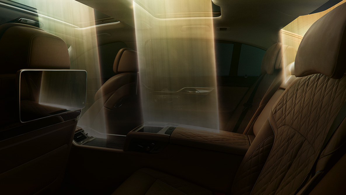 BMW Серия 7 G11 G12 2019 интериор BMW Серия 7 G11 G12 2019 Bernina Grey Amber Effect интериор, светлината преминава през панорамния стъклен покрив