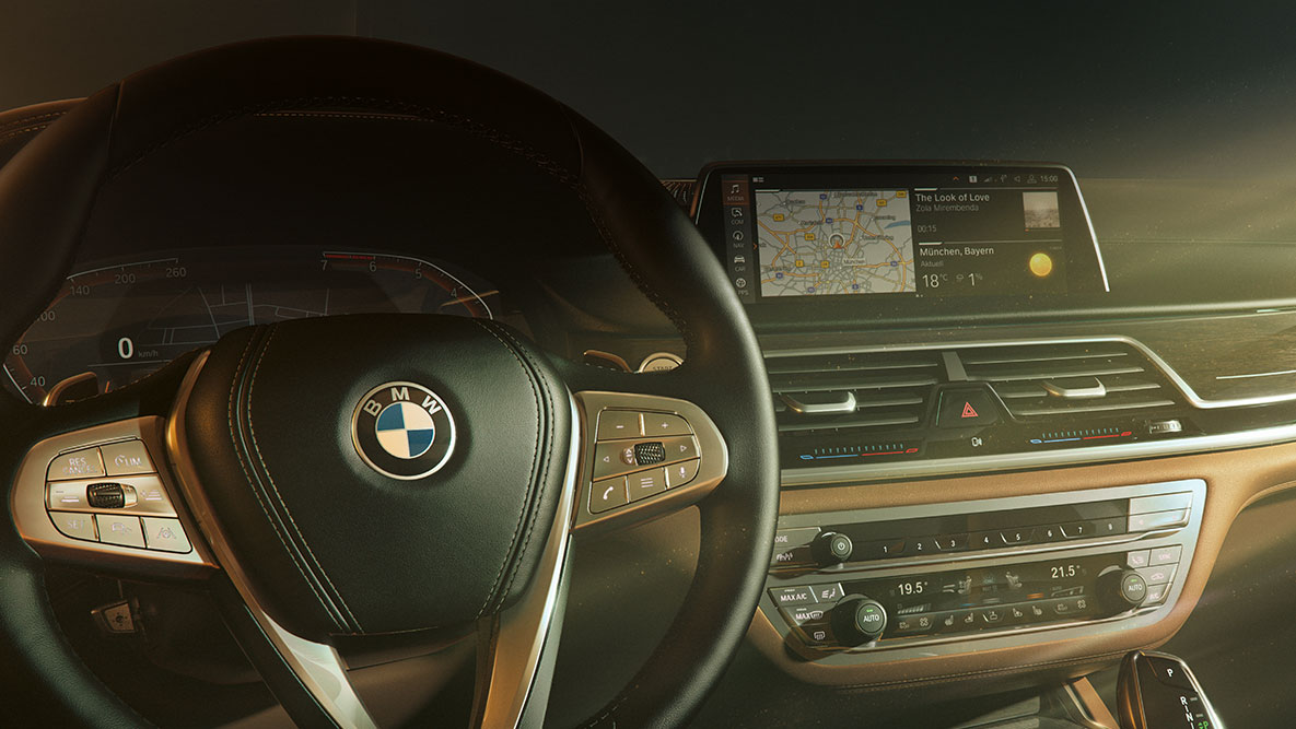 BMW Серия 7 G11 G12 2019 BMW Remote Software Upgrade BMW Серия 7 G11 G12 2019 Cockpit снимка отблизо BMW Remote Software Upgrade