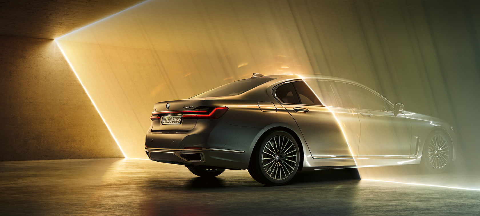 BMW Серия 7 G11 G12 2019 технически данни BMW Серия 7 G11 G12 2019 Bernina Grey Amber Effect три четвърти изглед отпред снимка отблизо