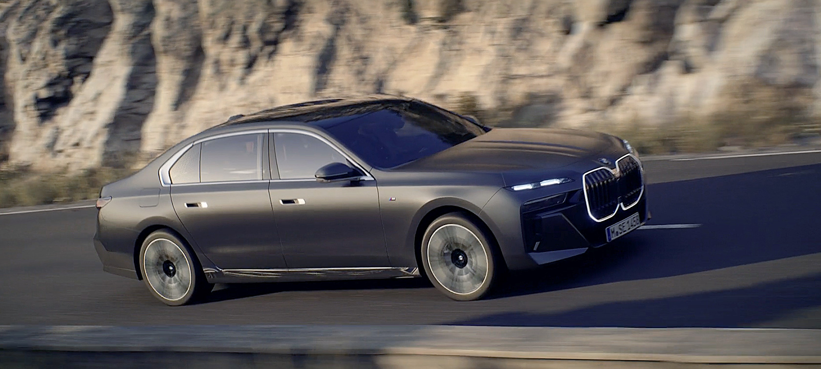 BMW Серия 7 G70 ICE 740i М Спортен пакет BMW Серия 7 G70 ICE 740i M спортен пакет динамика на управлението