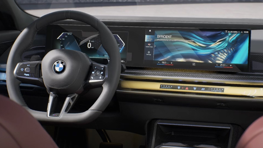 BMW Серия 7 G70 ICE 740i M спортен пакет три четвърти изглед отзад BMW Серия 7 G70 ICE 740i M спортен пакет три четвърти изглед отзад в движение