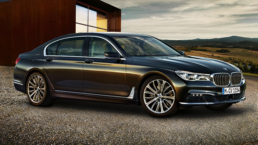 BMW Серия 7 (G12) 7/8 изглед отстрани в покой BMW Серия 7 (G12) 7/8 изглед отстрани в покой