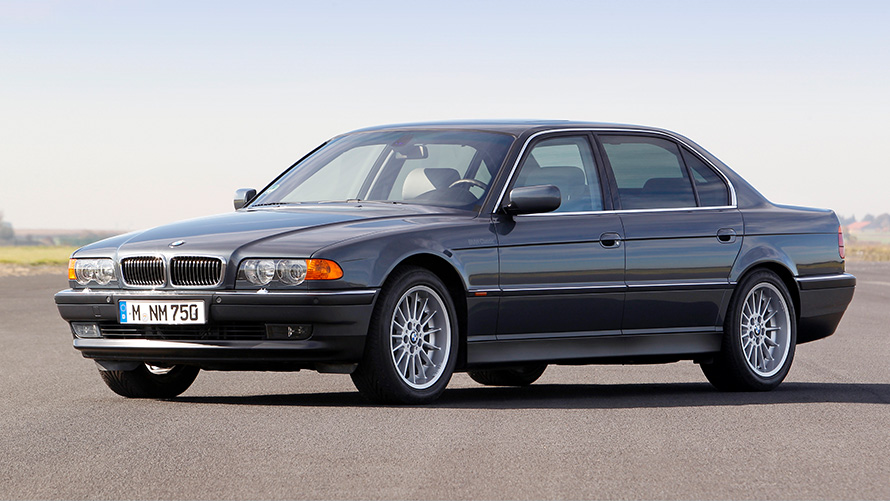 BMW Серия 7 (E38) 7/8 изглед отстрани в покой BMW Серия 7 (E38) 7/8 изглед отстрани в покой