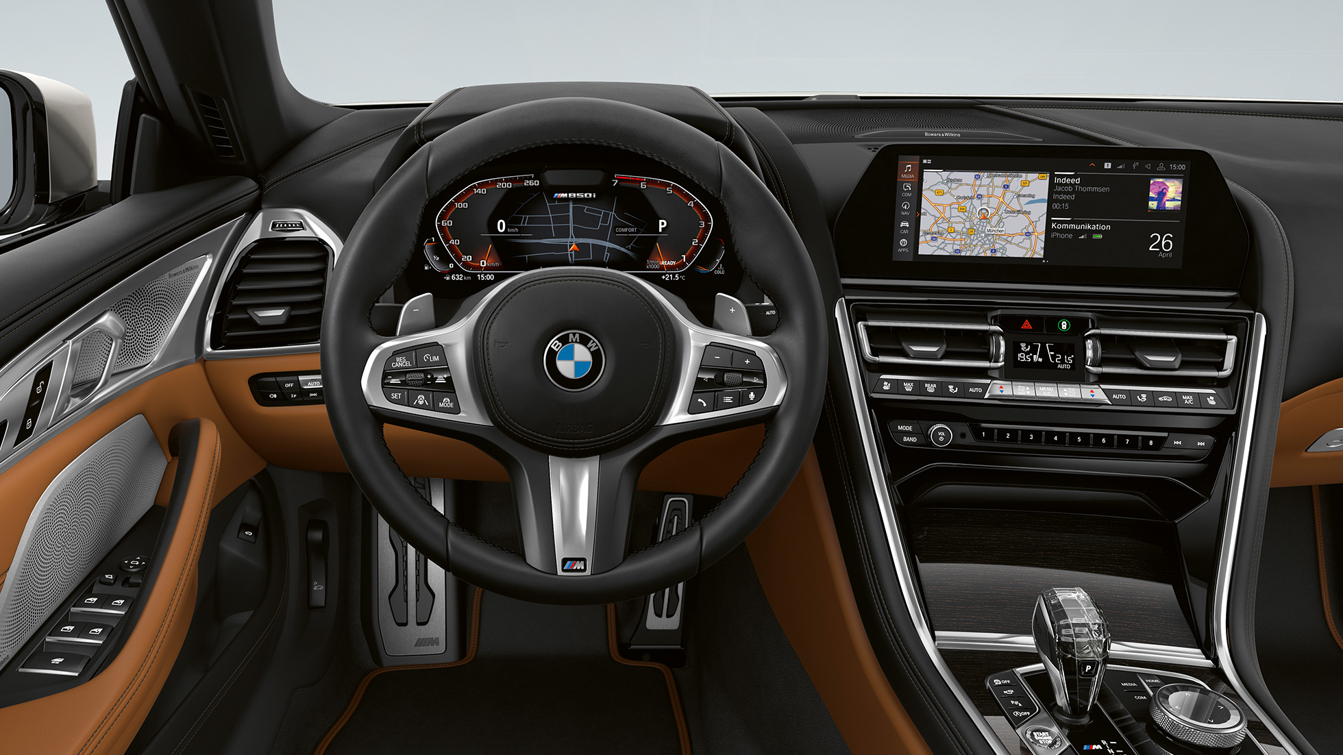 BMW M850i xDrive, Mineral White metallic, кокпит с М кожен волан BMW M850i xDrive, Mineral White metallic, кокпит с М кожен волан