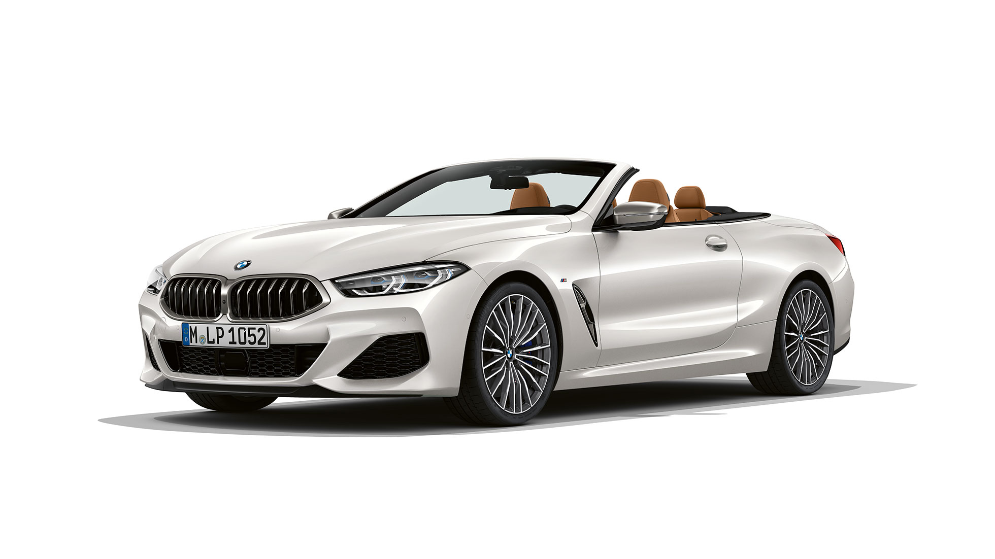 BMW M850i xDrive, Mineral White metallic, три четвърти изглед отпред BMW M850i xDrive, Mineral White metallic, три четвърти изглед отпред