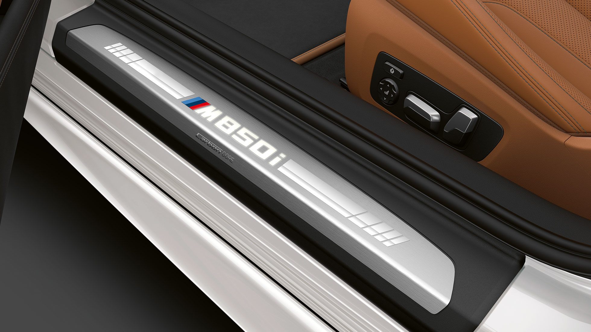 BMW M850i xDrive, Mineral White metallic, лайстна на прага BMW M850i xDrive, Mineral White metallic, лайстна на прага