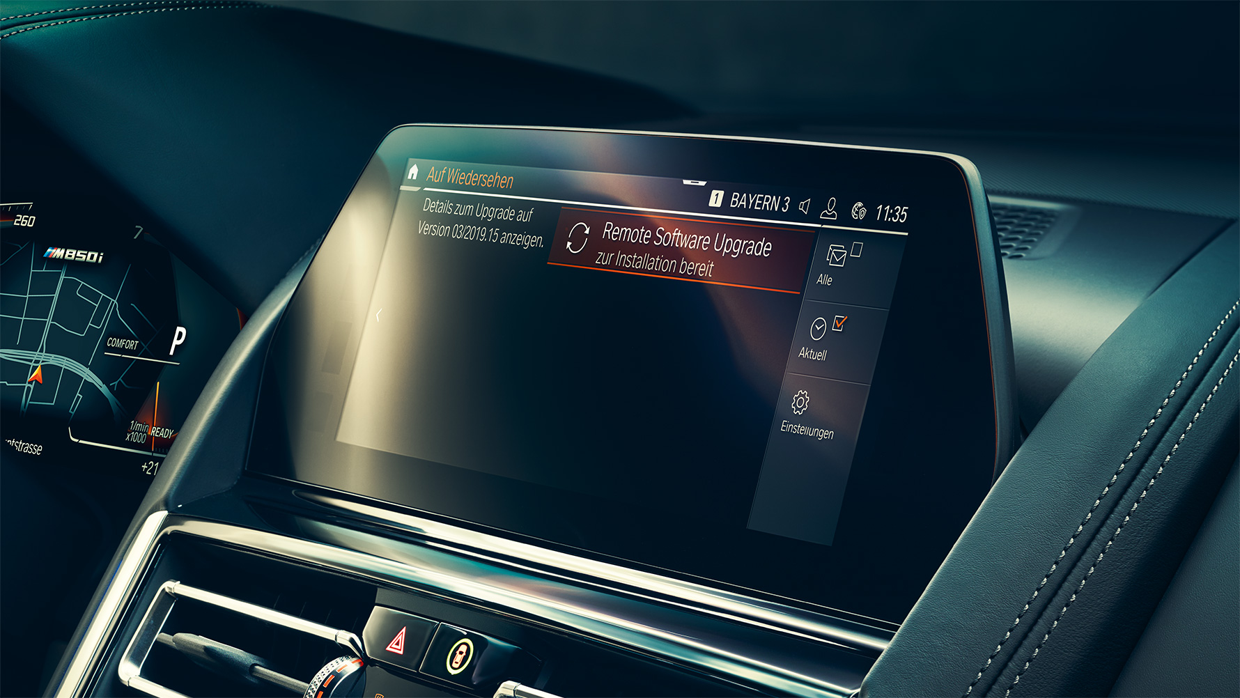 BMW Серия 8 Купе, кокпит Интериор на BMW Серия 8 Купе с контролен дисплей и Remote Software Upgrade.